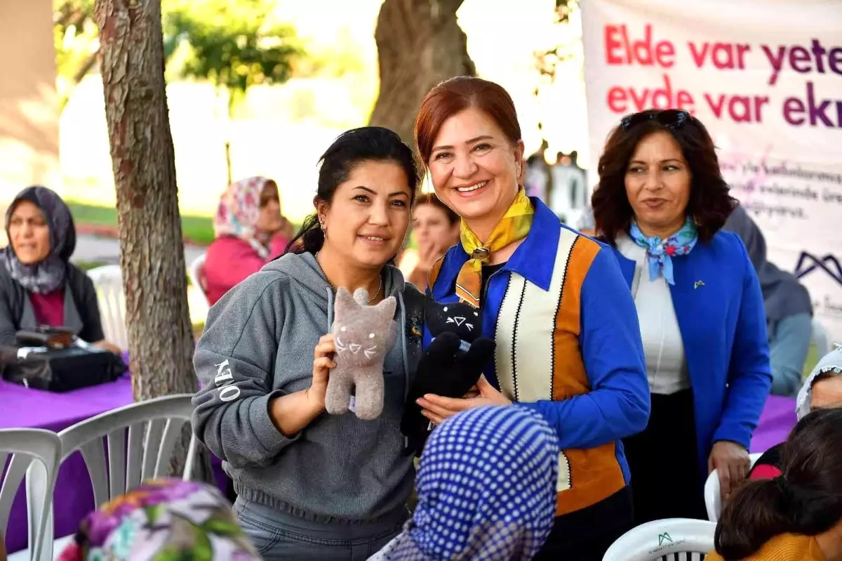 Kadınların ürettiği oyuncaklar çocuklara dağıtılıyor