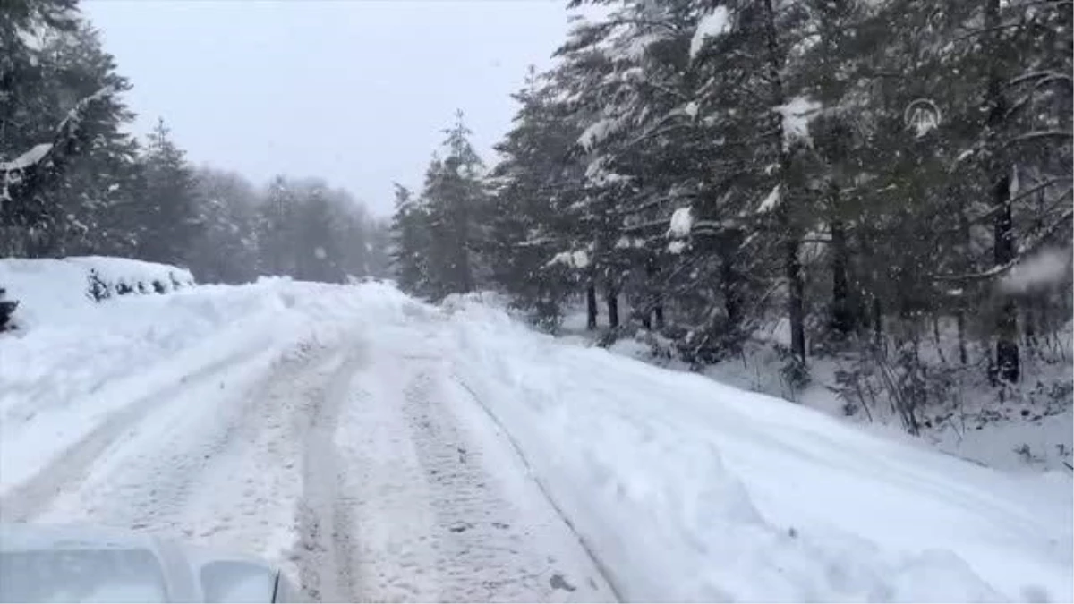 KASTAMONU - Kar nedeniyle 13 köy yolu ulaşıma kapandı