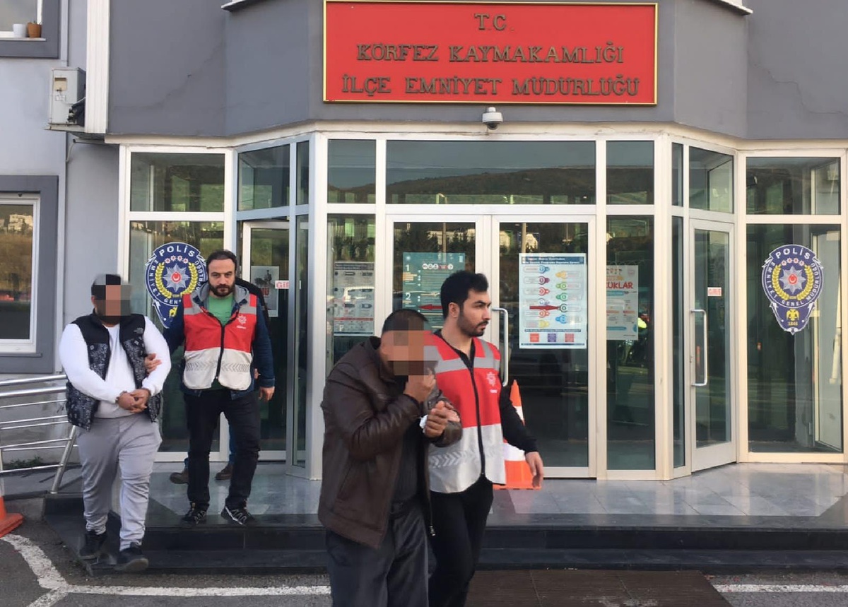 Kocaeli\'de kasap deposundan hırsızlık yapan 2 kişi tutuklandı
