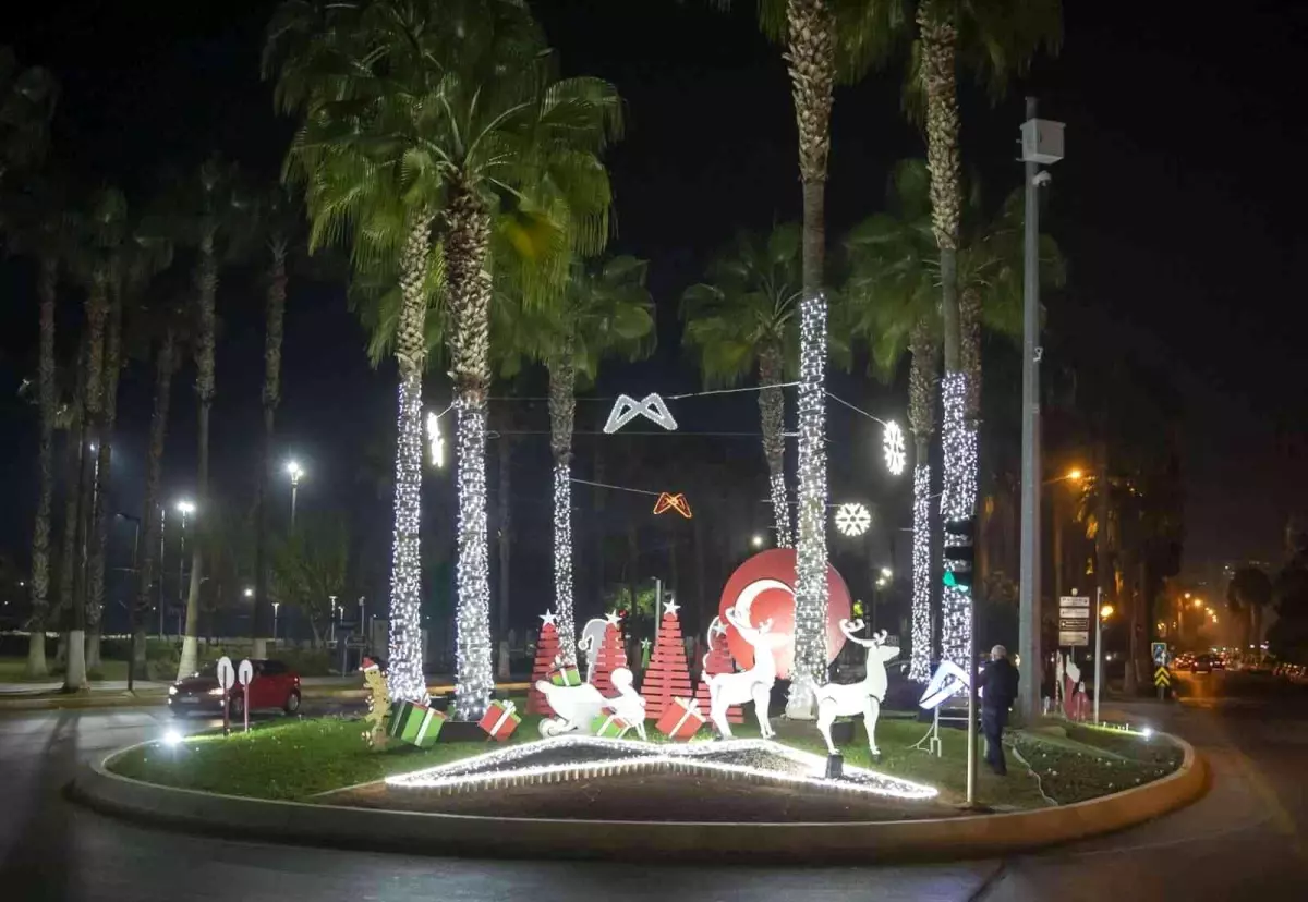 Mersin caddeleri ve sokakları yılbaşı için süslendi