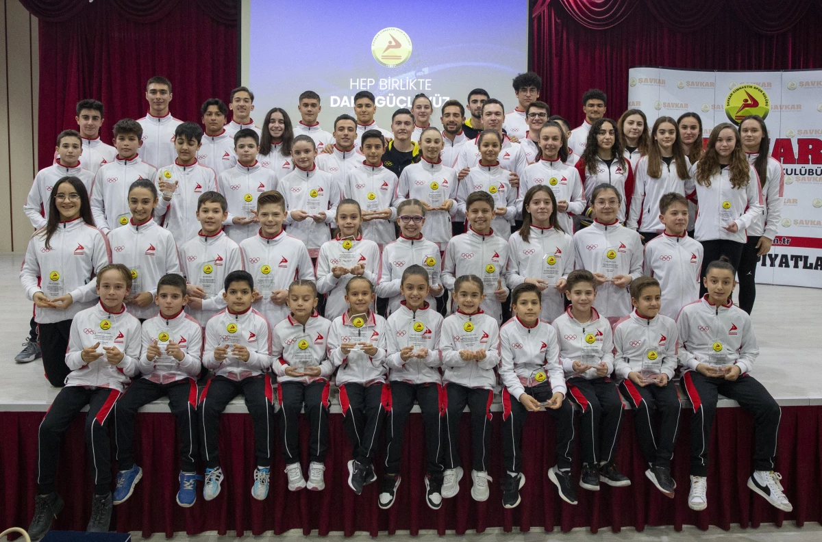 Şavkar Cimnastik Spor Kulübü, 2022\'de madalya kazanan sporcularını ödüllendirdi