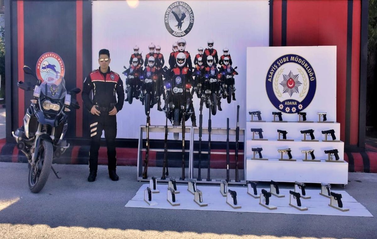 Adana\'da polis denetimlerinde 116 ruhsatsız silah ele geçirildi