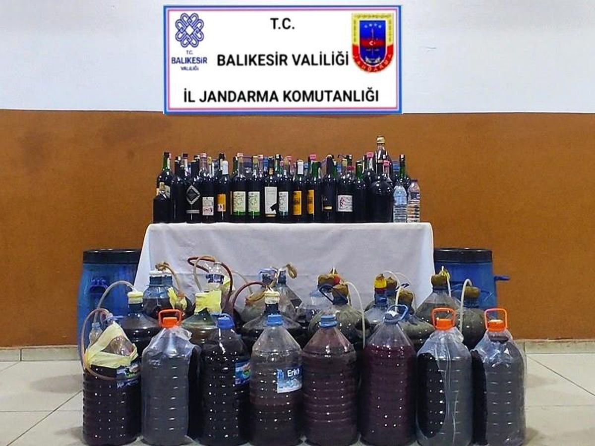 Balıkesir\'de jandarmadan kaçak içki operasyonu