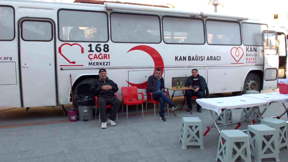Balıkesir\'de vatandaşlar kan bağışına koştu