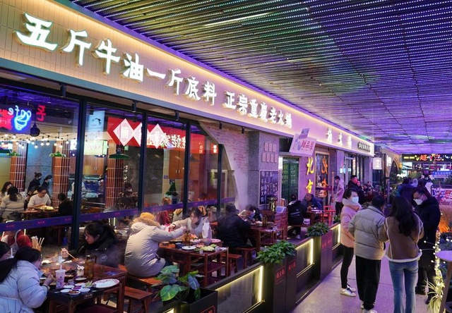 Beijing'deki Alışveriş Merkezleri Yeniden Hareketlendi Beijing'deki Alışveriş Merkezleri Yeniden Hareketlendi