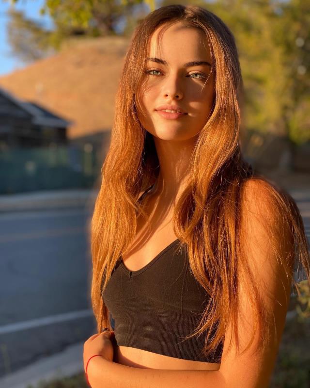 Dünyanın yaşayan en güzel kızı Kristina Pimenova yılbaşı pozuyla büyüledi
