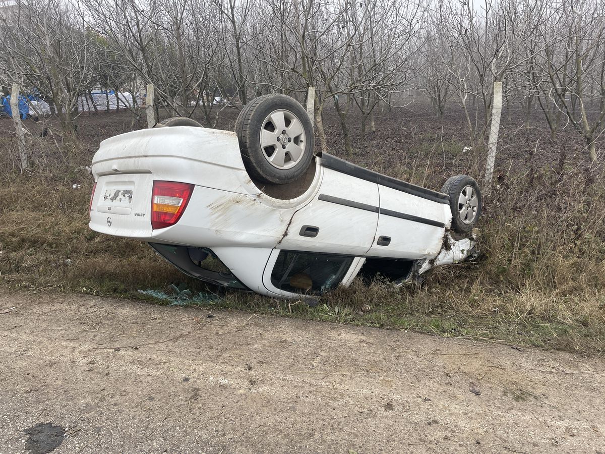 Edirne\'de takla atan otomobildeki çift yaralandı