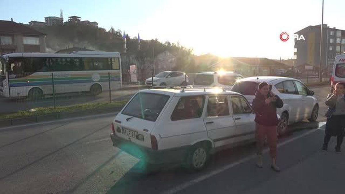 Ereğli'de iki otomobil çarpıştı: 4 yaralı