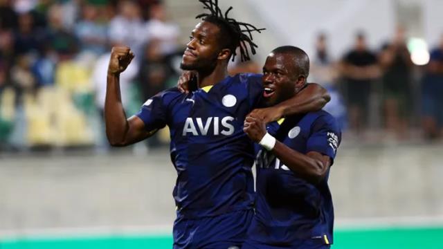 Fenerbahçe'ye maç öncesi kötü haber! Takımın golcüsü kadrodan çıkarıldı Fenerbahçe'ye maç öncesi kötü haber! Takımın golcüsü kadrodan çıkarıldı