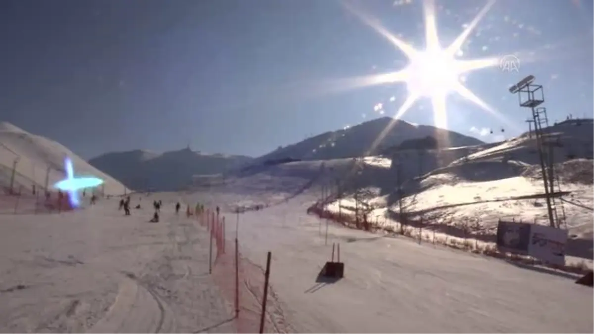 Genç kayakçılar Erzurum\'da milli takıma ve EYOF\'a katılmak için ter döktü