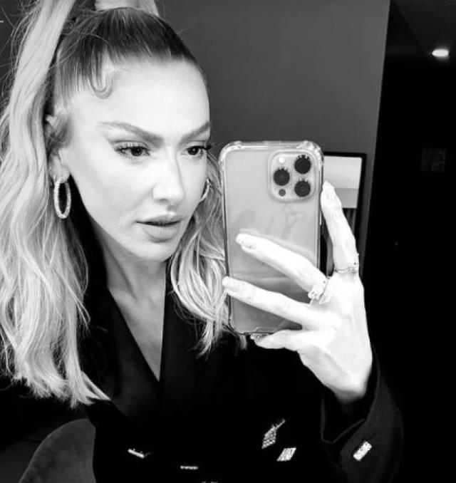 Hadise'nin ayna karşısında verdiği poz olay oldu, herkesin gözü parmağına kaydı