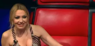 Hadise'nin ayna karşısında verdiği poz olay oldu, herkesin gözü parmağına kaydı
