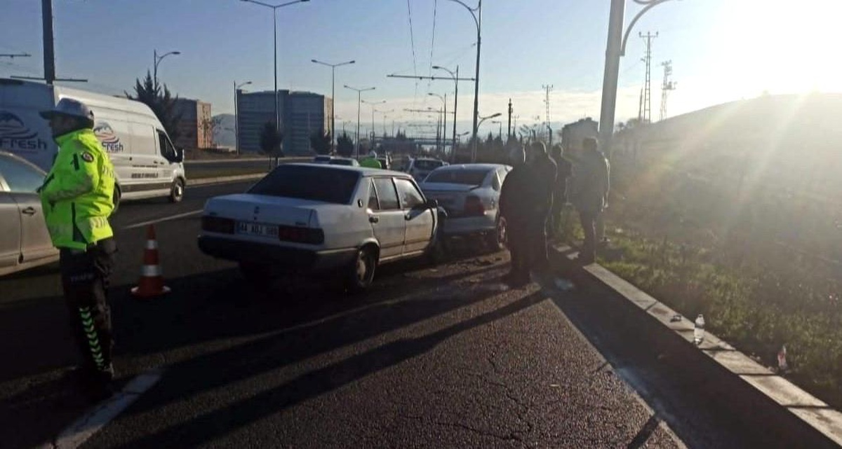 İki otomobil çarpıştı: 1 yaralı