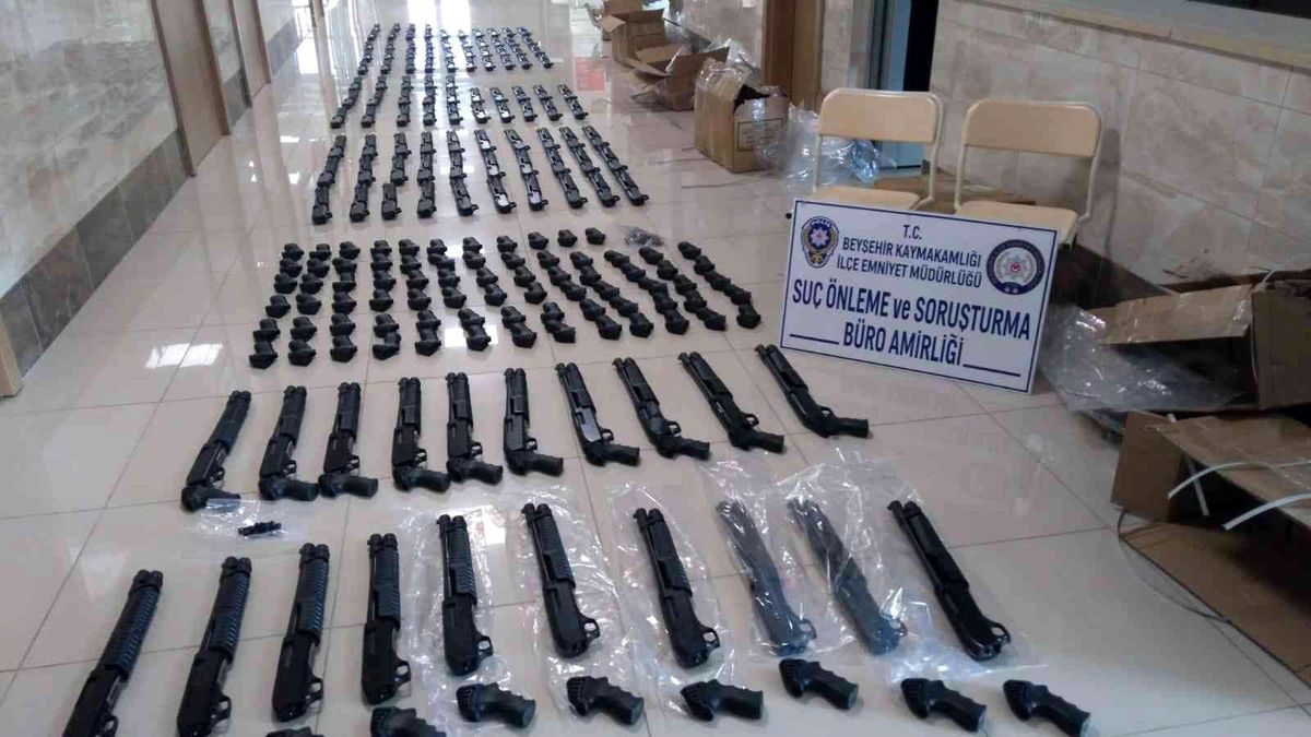 Kargo ile Aydın\'a silah gönderirken yakalandılar