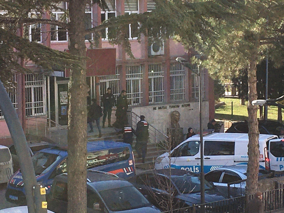 Konya\'da polise mukavemette bulunan 4 zanlıdan 2\'si tutuklandı