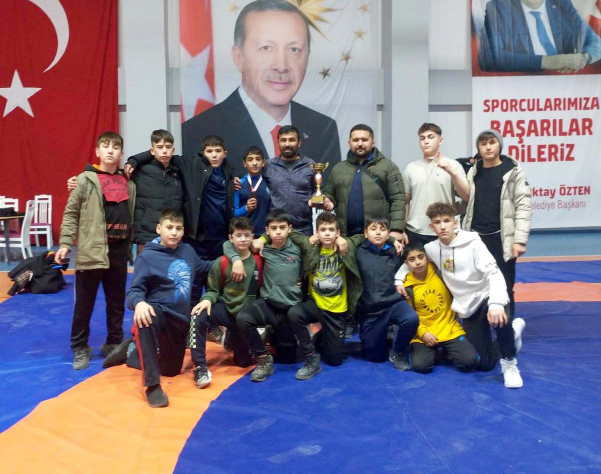Kütahyalı sporcular Sakarya\'dan madalya ile döndü