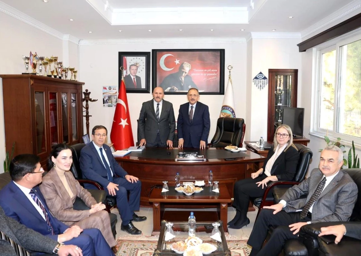 Kuyucak Belediye Başkanı Ertürk, AK Parti Genel Başkan Yardımcısı Özhaseki\'yi ağırladı
