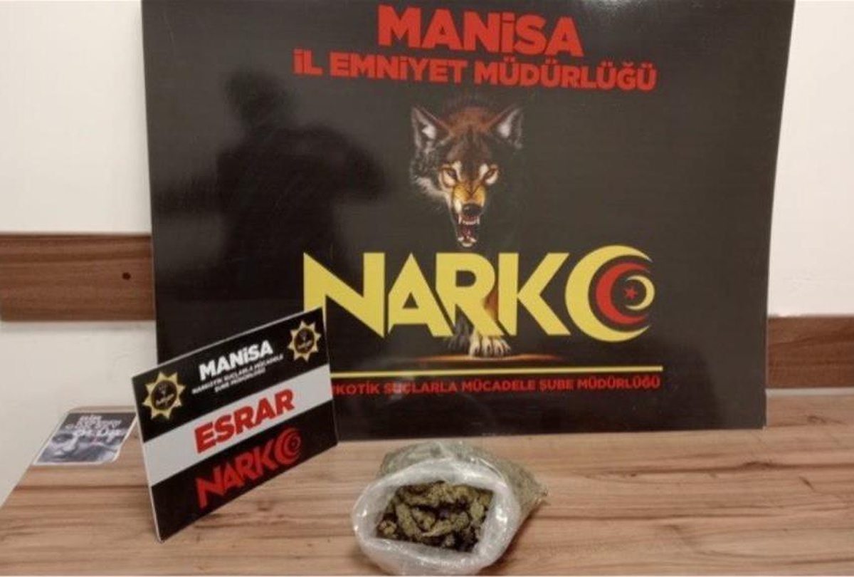 Manisa\'da otomobilde 600 gram esrar ele geçirildi