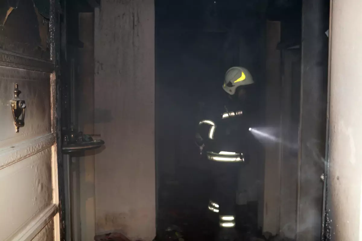 Manisa'da yangın çıkan evde hasar oluştu