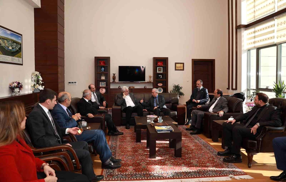 Rektör Çomaklı\'dan mevkidaşı Çakmak\'a hayırlı olsun ziyareti