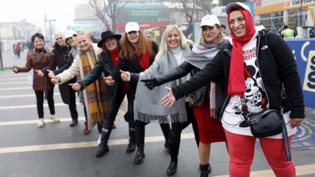 Sabah saatlerinde bir araya gelip sadece kahkaha attılar! Amaçlarını duyan takdir ediyor