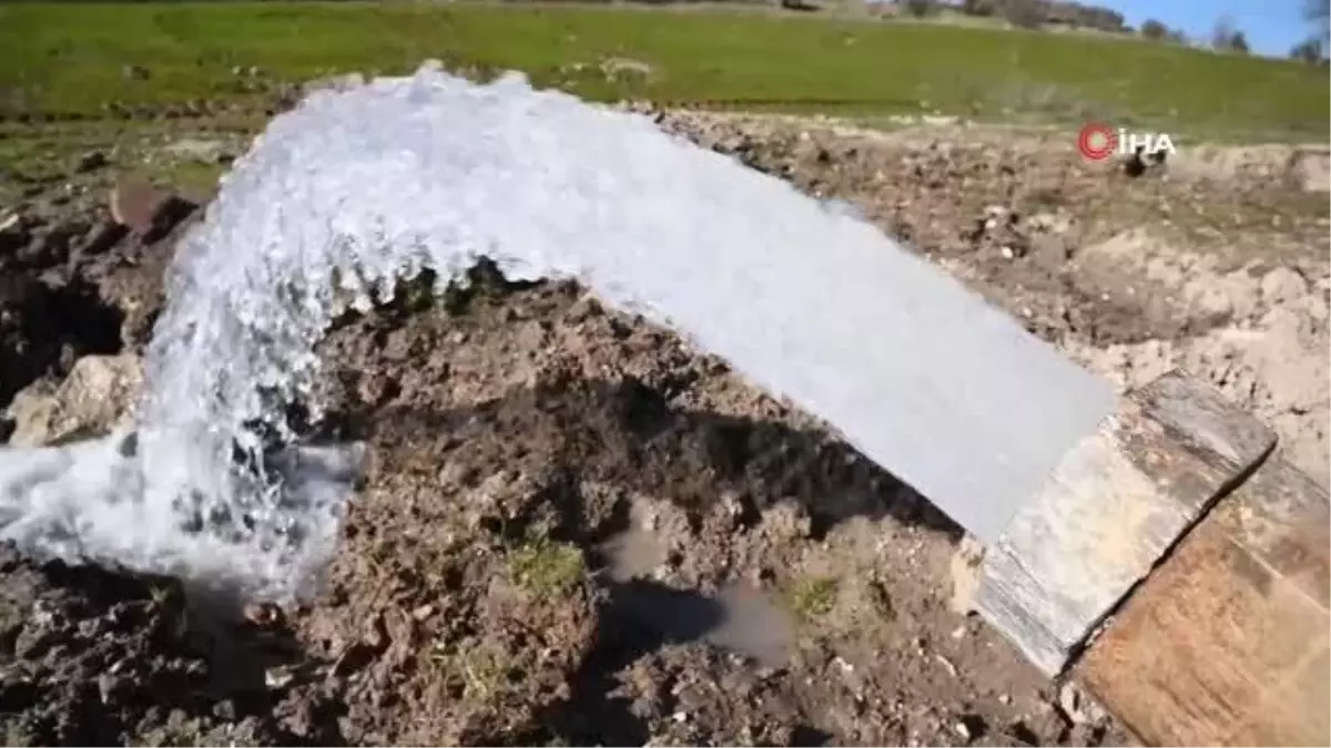 Su sıkıntısı yaşayan mahalleyi sevindiren sondaj