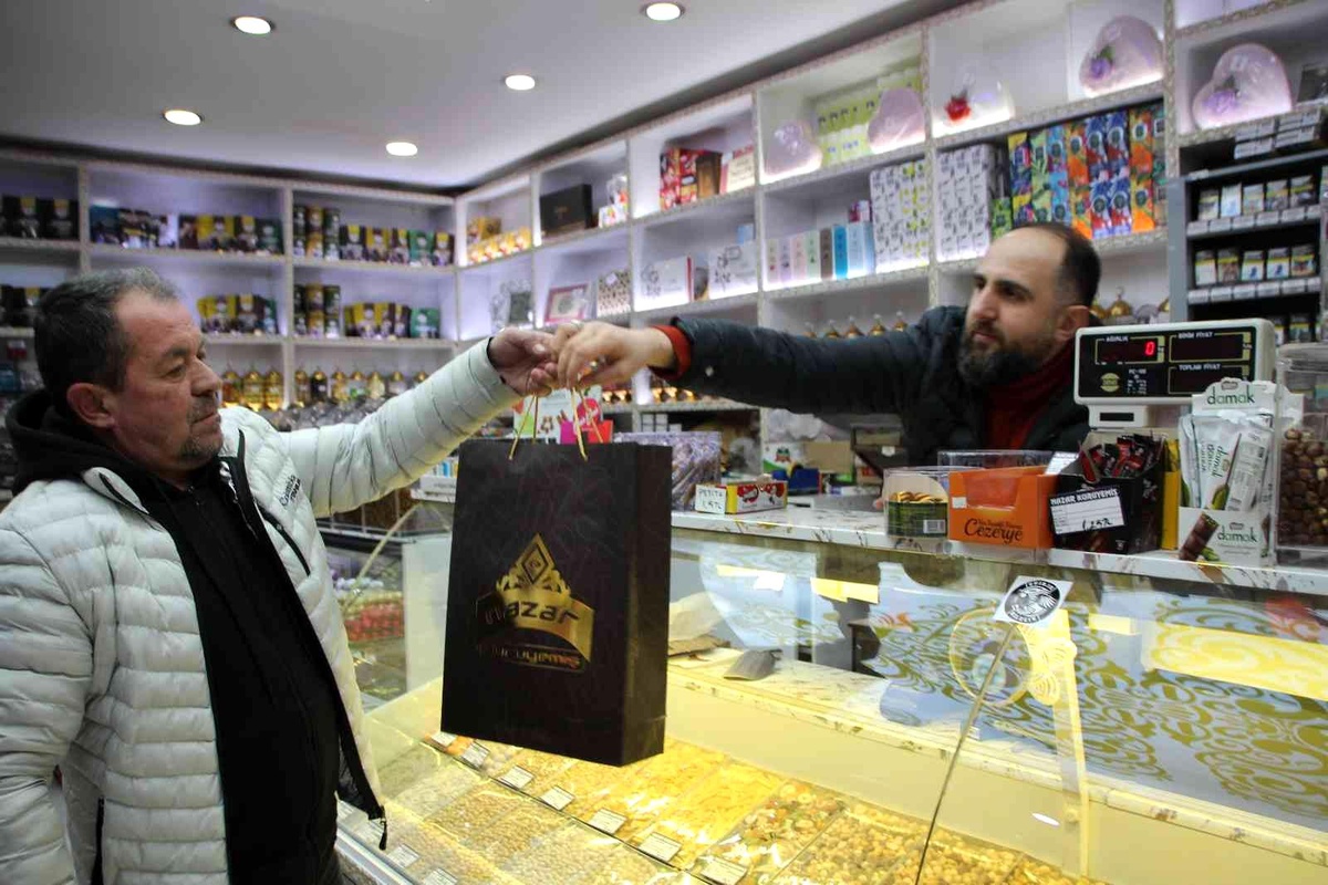 Yılbaşı öncesi kuruyemişe gelen zamlara rağmen satışlar hareketli