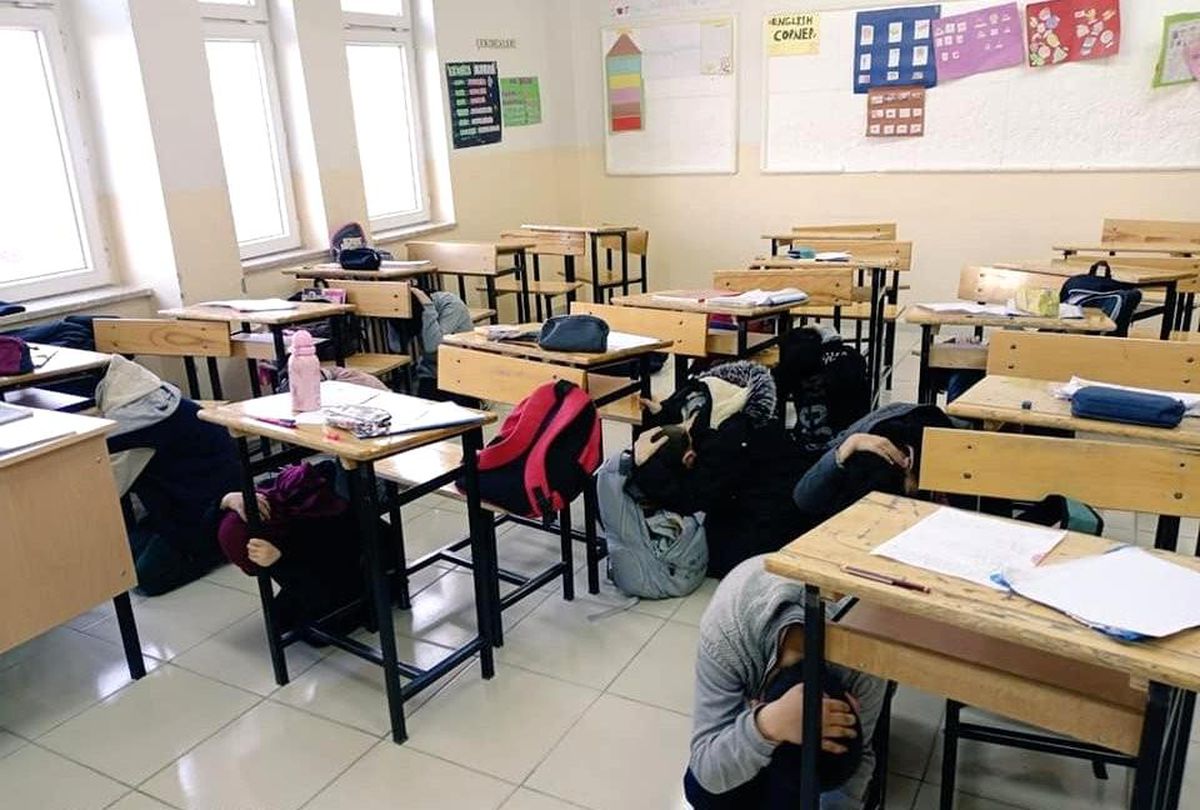 AFAD okullarda eğitime devam ediyor