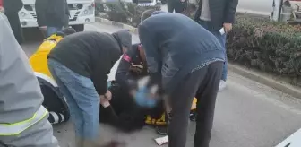 Alaşehir'de işçi servisinin çarptığı yaya ağır yaralandı