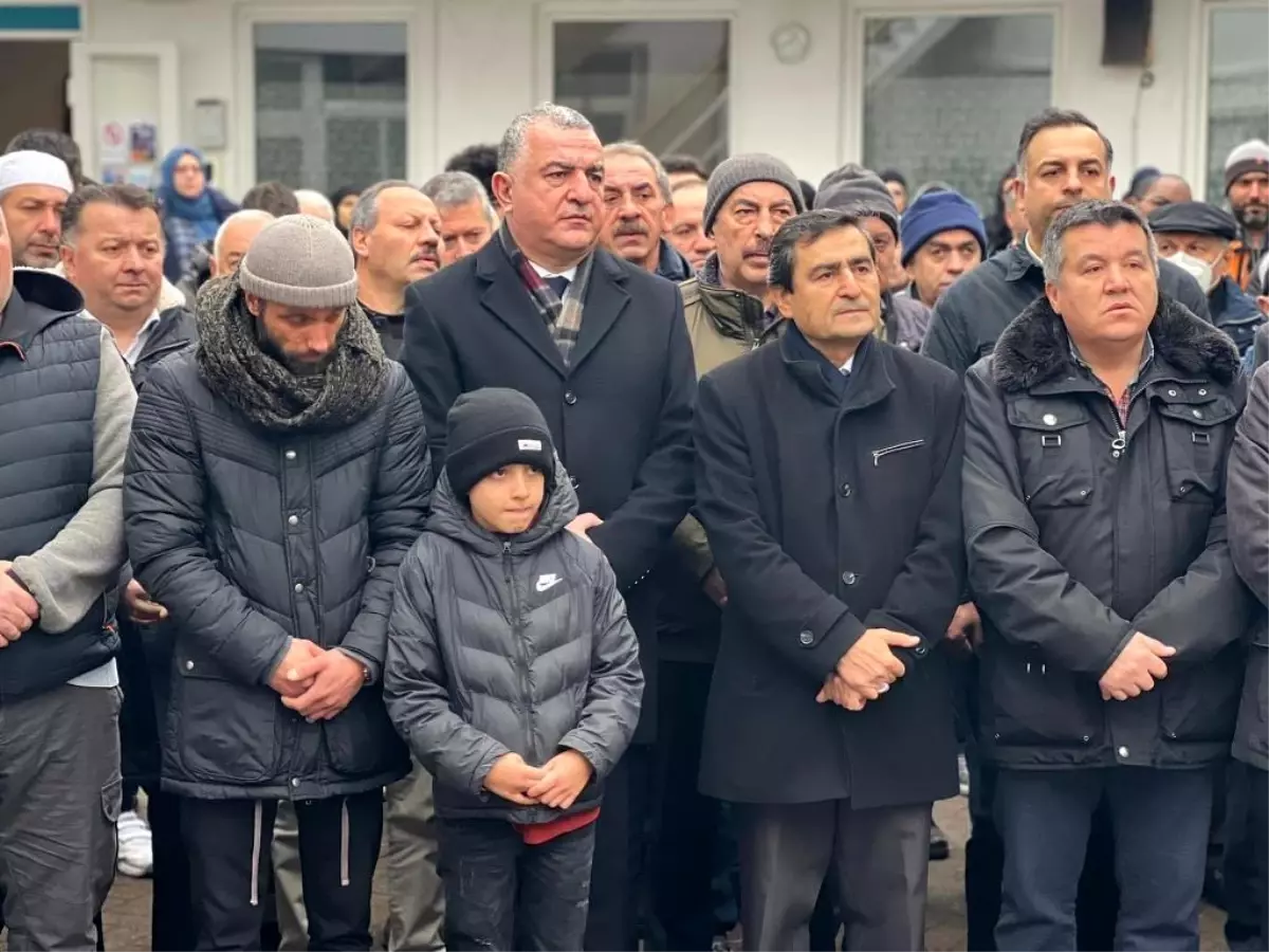 Almanya\'da cenazesi yanlışlıkla yakılan Abdulkadir Sargın\'ın külleri toprağa verildi