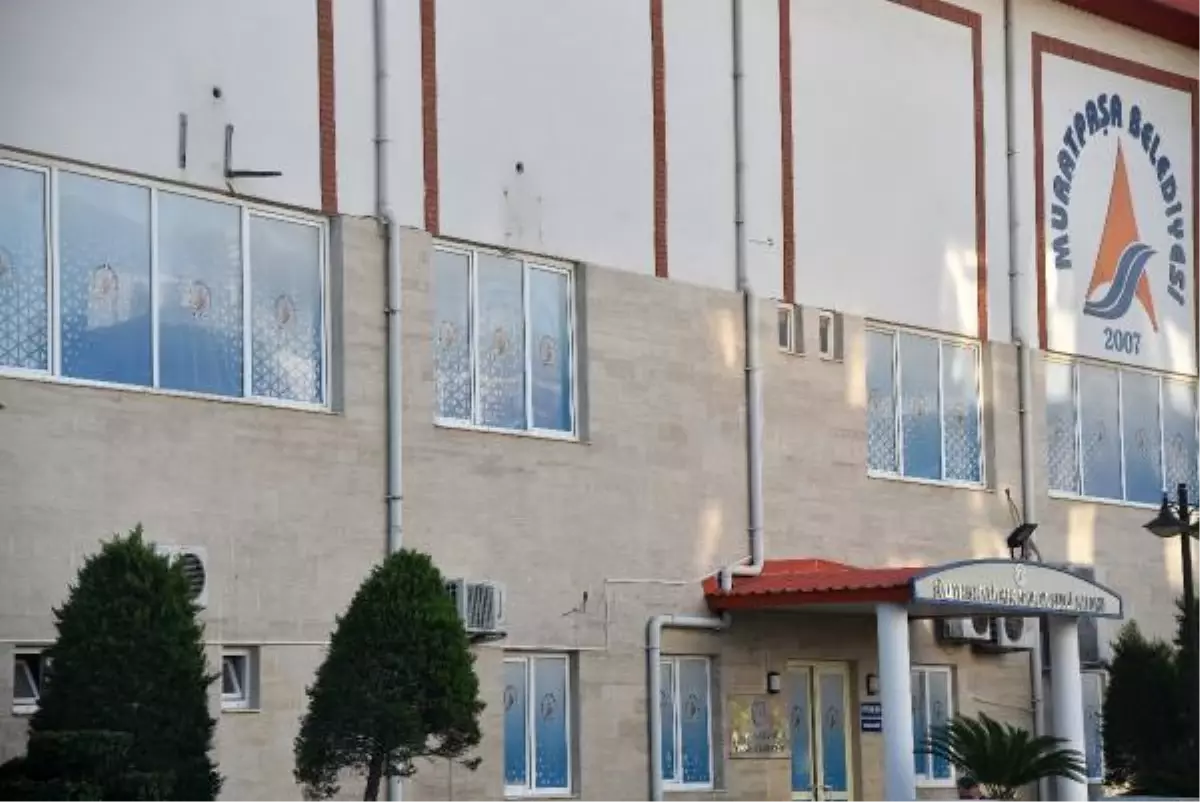 Antalya\'da şeytanın aklına gelmeyecek dolandırıcılık! "Babamın vasiyeti, ücretsiz bakım yapacağım" diyerek 30 klimayı söküp belediyeyi dolandırdı