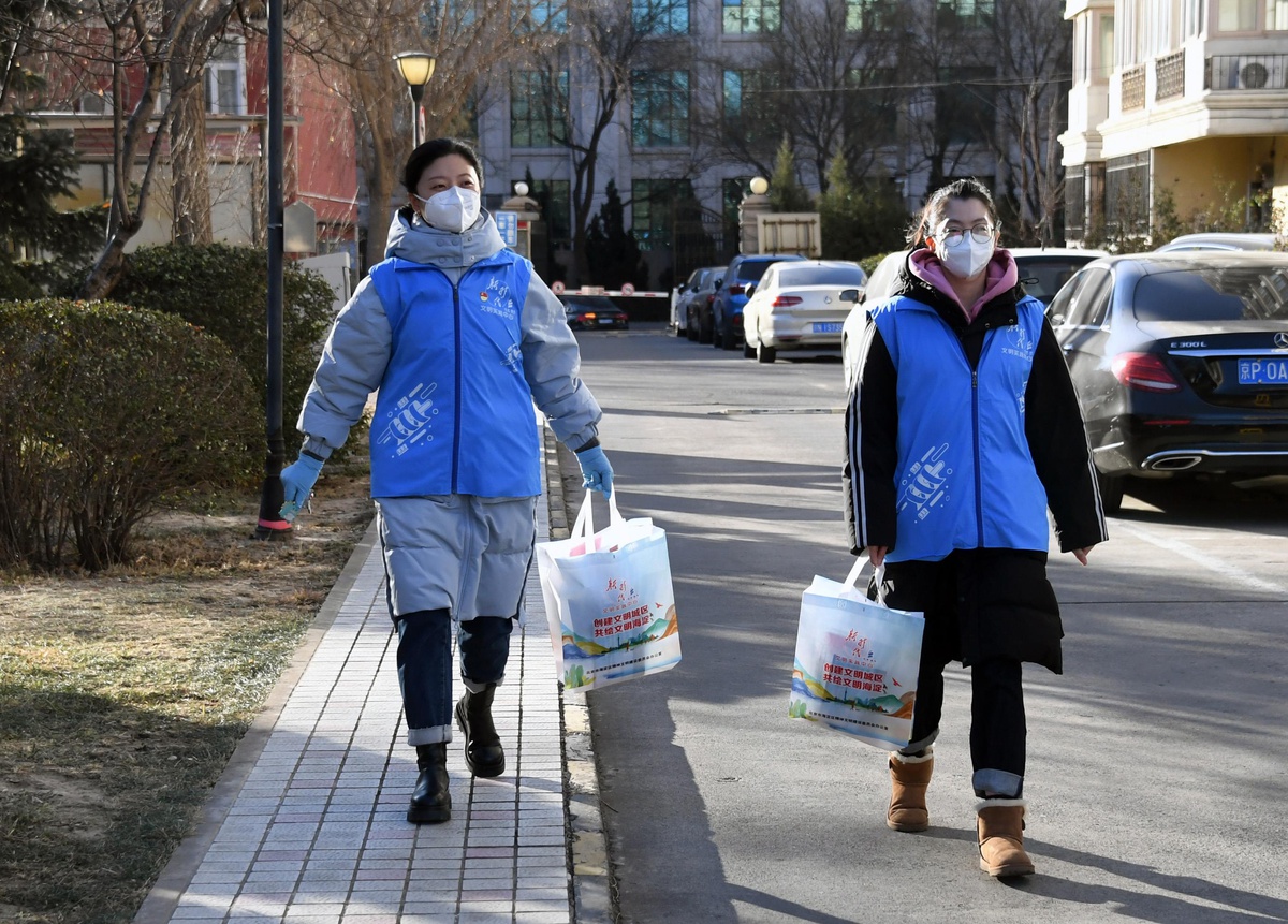 Beijing\'de Yaşlılara Sağlık Malzemeleri Dağıtıldı