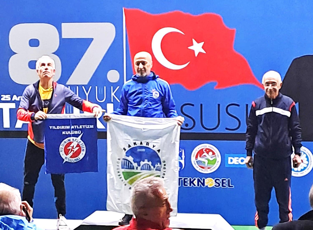 Büyükşehir atletizmde şampiyonluğu kaptırmadı