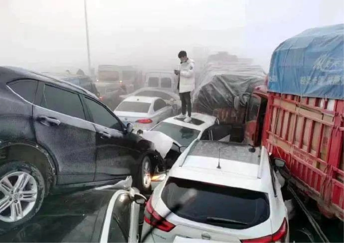 Çin\'de yoğun sis: En az 200 araç birbirine girdi, 1 kişi öldü