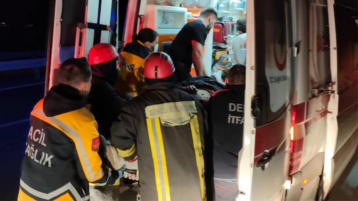 Denizli\'de şarampole savrulan panelvandaki 1 kişi öldü, 2 kişi yaralandı