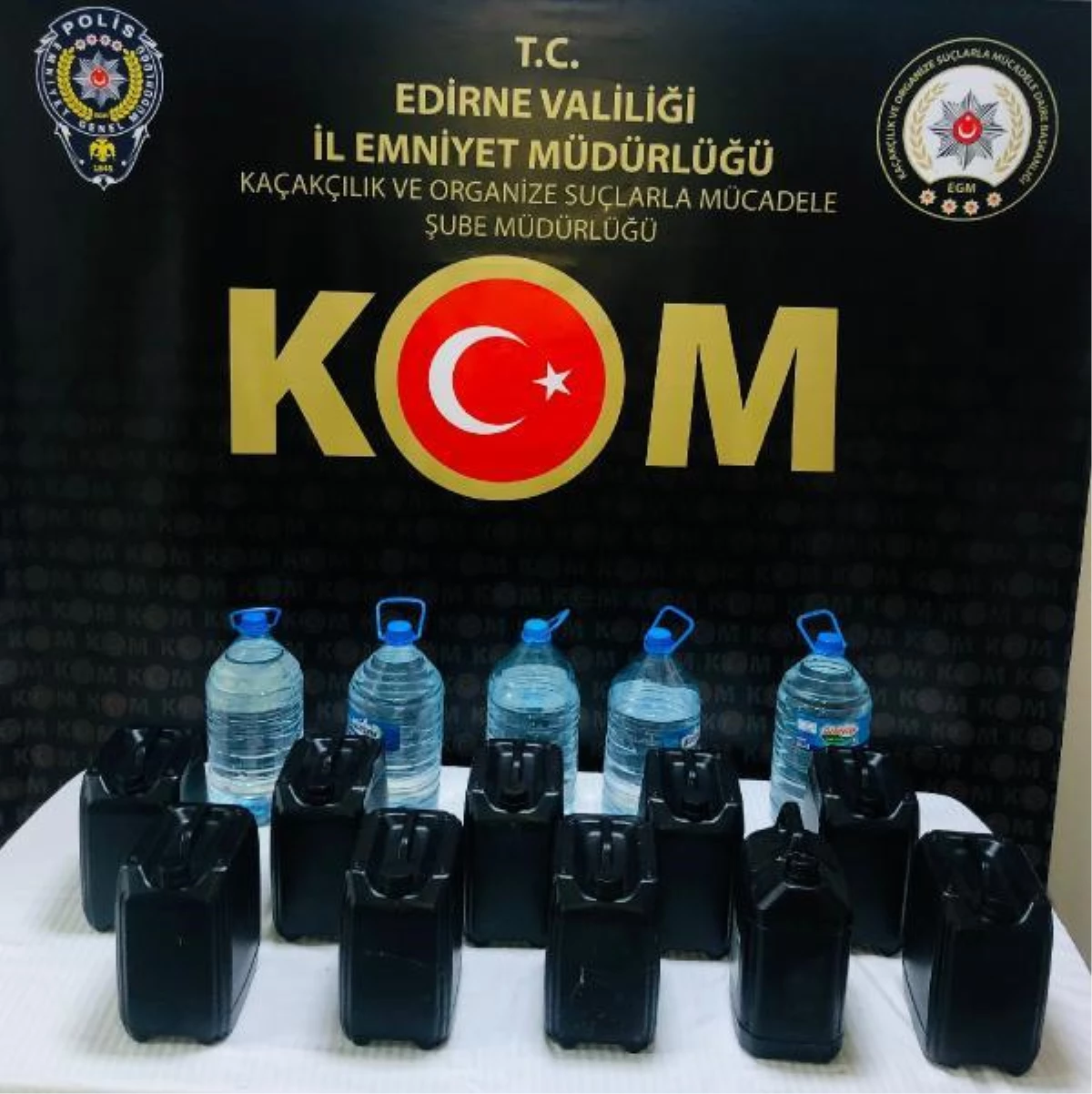 Edirne\'de yılbaşı öncesi denetim; 125 litre etil alkol ele geçirildi (2)