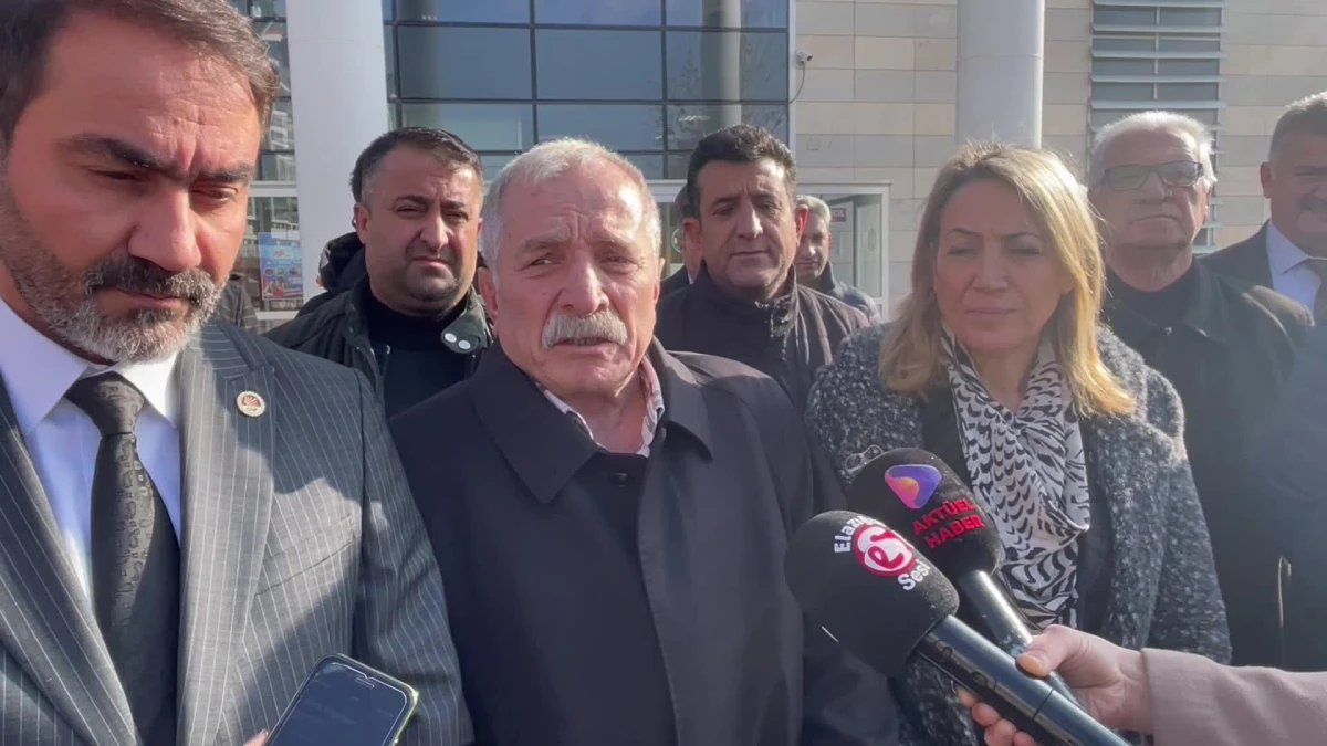 Elazığ\'da, CHP\'li Eski Sivrice Belediye Başkanı, Depremin Ardından Kentsel Dönüşüm İhalesini Kazanan İki Firma Hakkında Suç Duyurusunda Bulundu