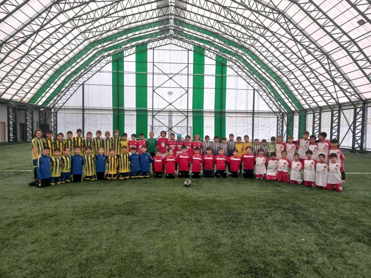 Gediz\'de "Akif\'in Sözü Cumhuriyetin 100\'ü" futbol turnuvası düzenlendi