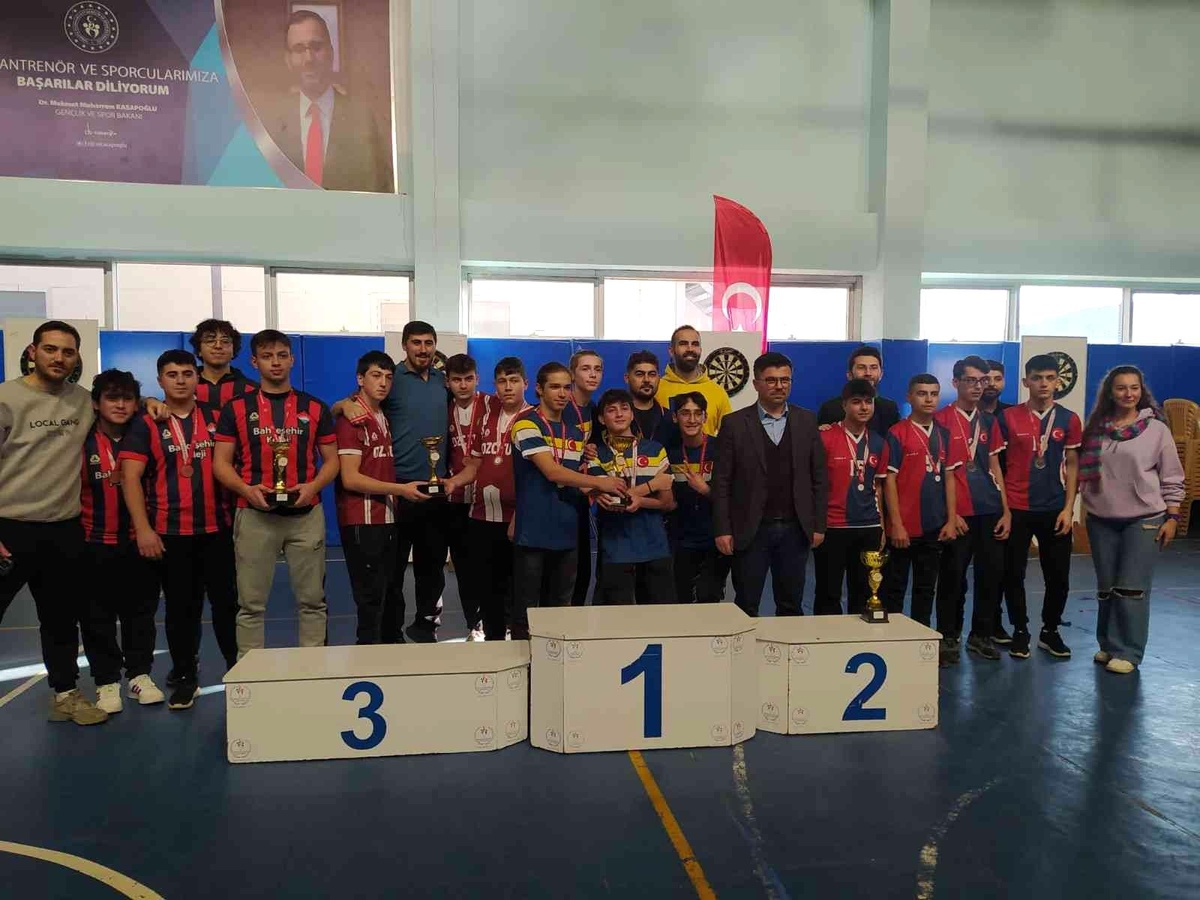 Gençler dart müsabakaları yapıldı