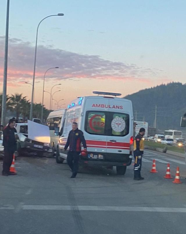 Kahramanmaraş'ta otomobil ile minibüs çarpıştı: 2 ölü, 4 yaralı