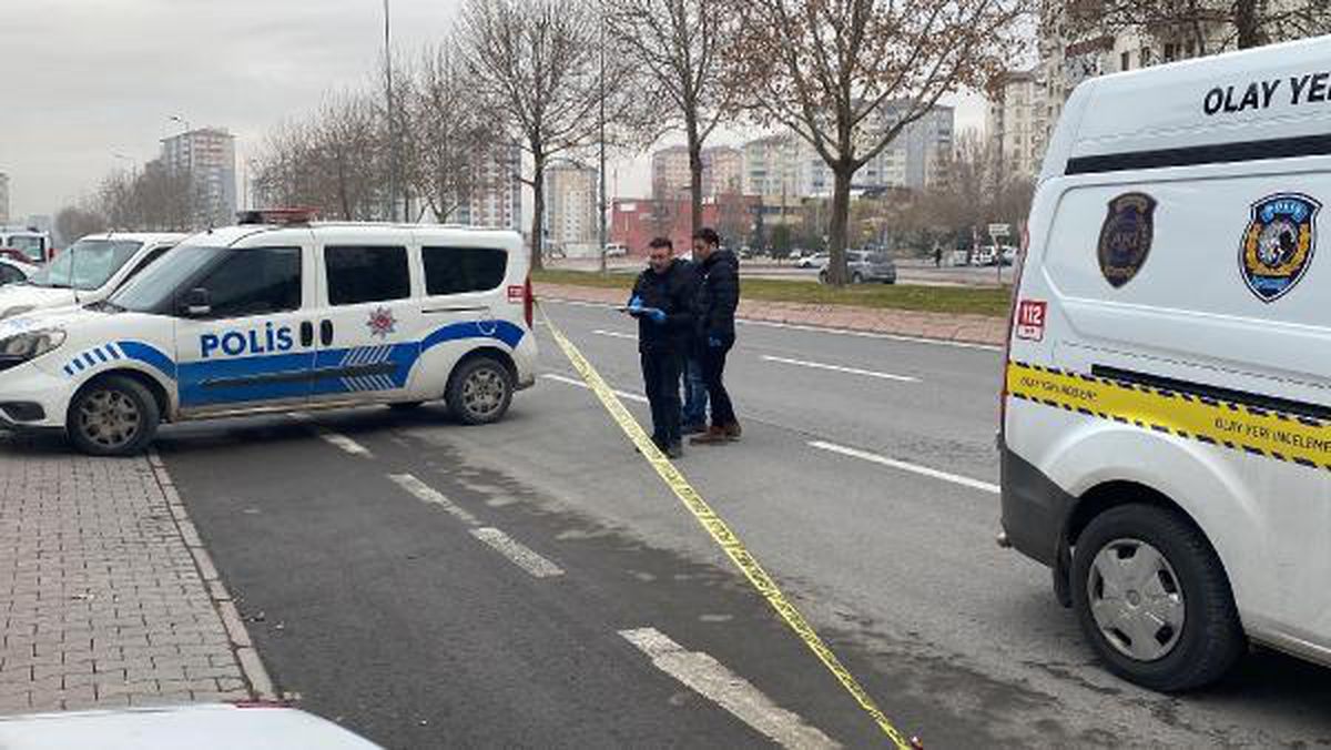 Kayseri\'de büfeye silahlı saldırı: 2 yaralı