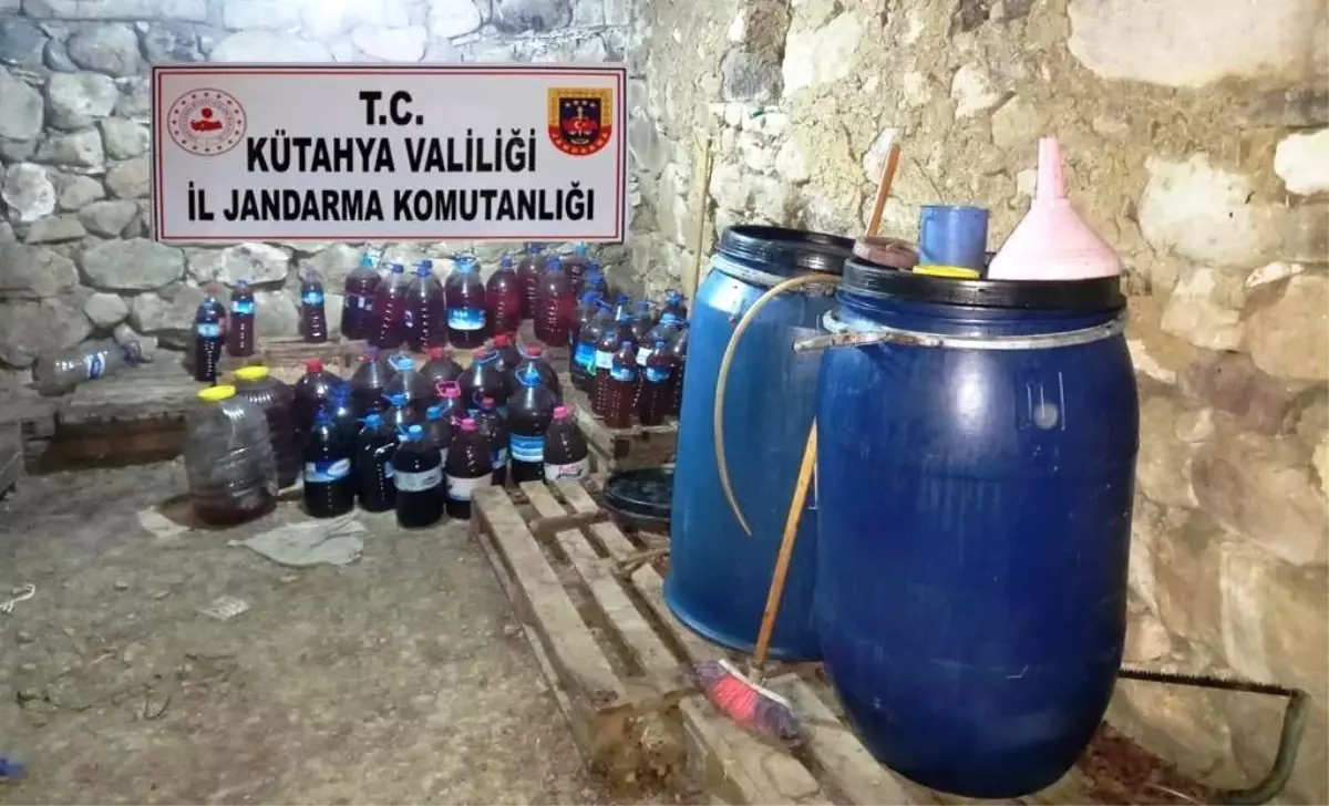 Kütahya\'da bin 76 litre el yapımı kaçak içki ele geçirildi