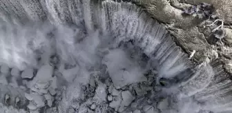 ABD'yi etkisi altına alan kutup soğukları sonrası dünyanın en büyük şelalesi Niagara'nın yarısı dondu