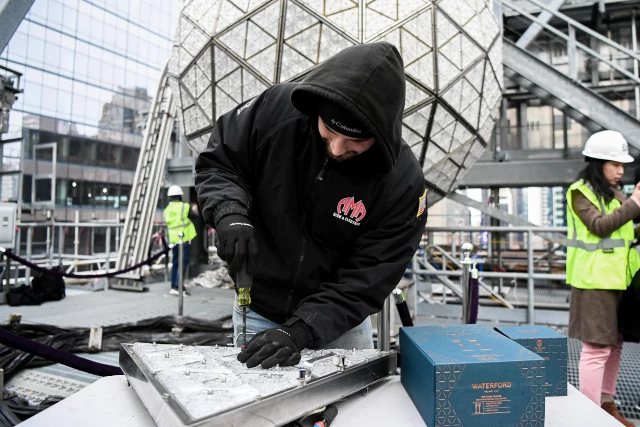 New York'taki Times Meydanı'nda Yılbaşı Topu Hazırlanıyor
