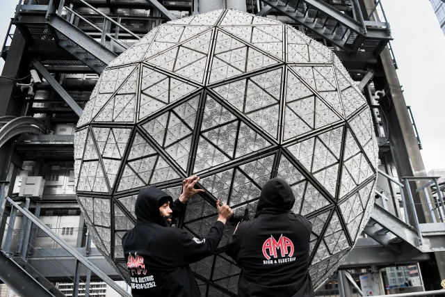 New York'taki Times Meydanı'nda Yılbaşı Topu Hazırlanıyor