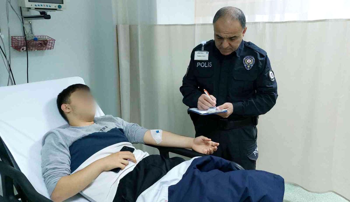 Okul önünde öğrenci öğrenciyi bıçakladı