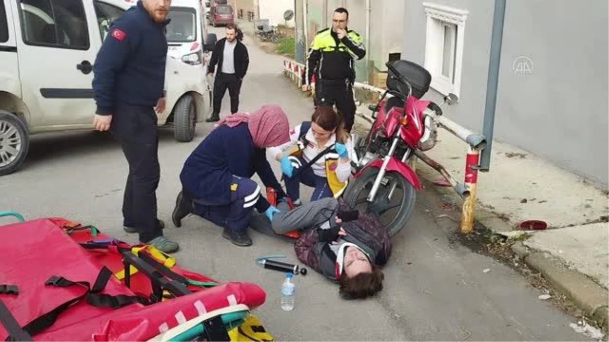 Orhangazi\'de hafif ticari araçla çarpışan motosikletin sürücüsü yaralandı