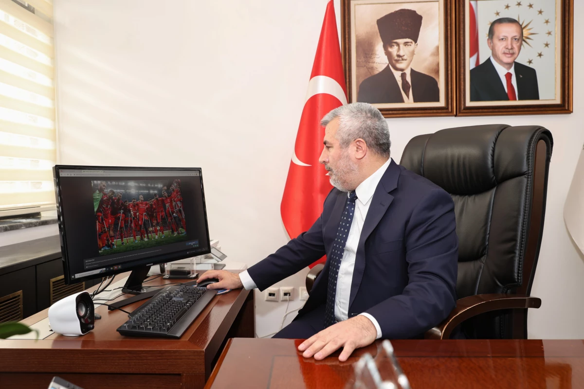 ÖSYM Başkanı Ersoy, AA\'nın "Yılın Fotoğrafları" oylamasına katıldı