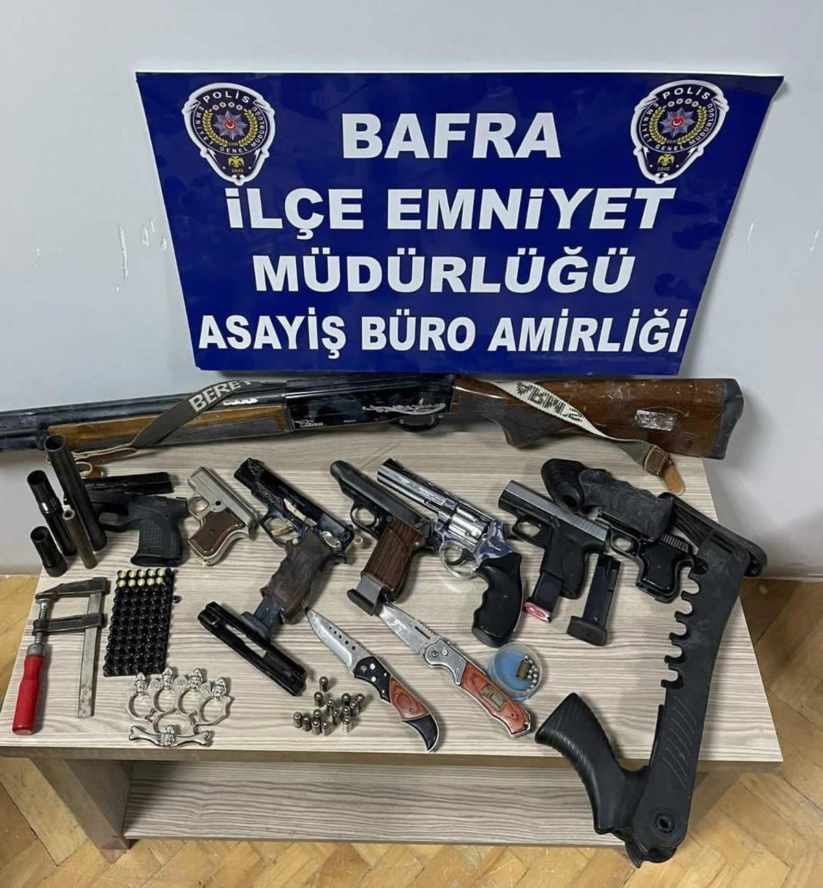 Samsun\'da silah kaçakçılığı operasyonunda 2 zanlı tutuklandı