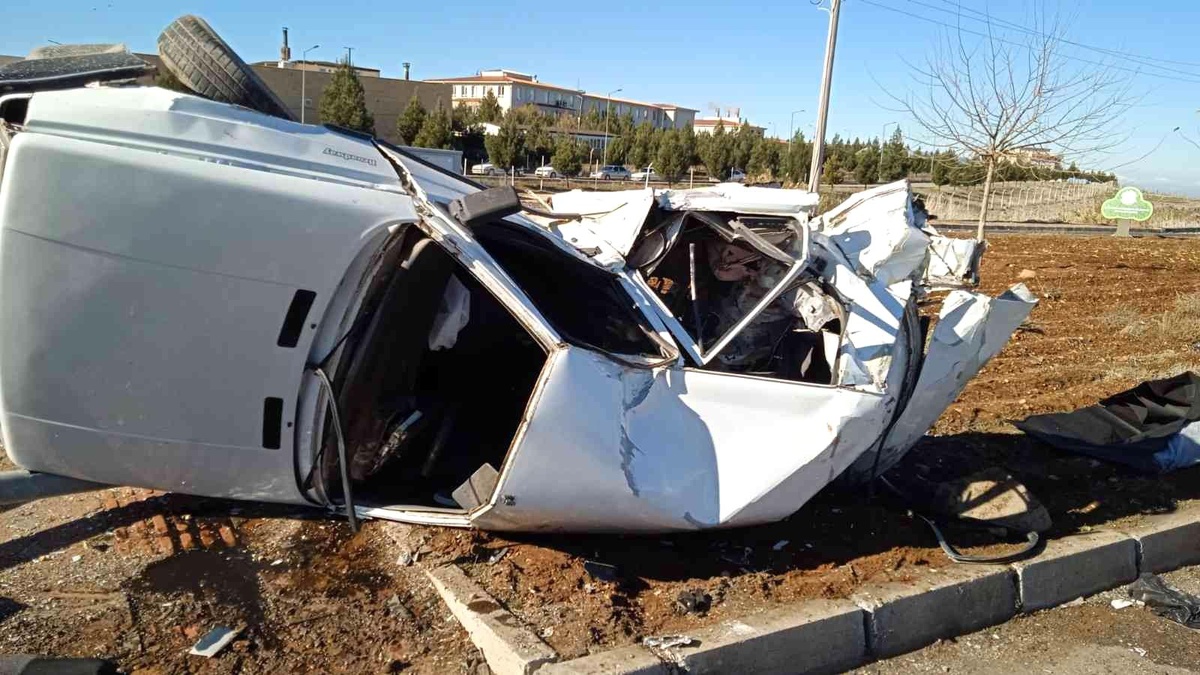 TIR ile otomobil çarpıştı; 1 ölü, 3 yaralı